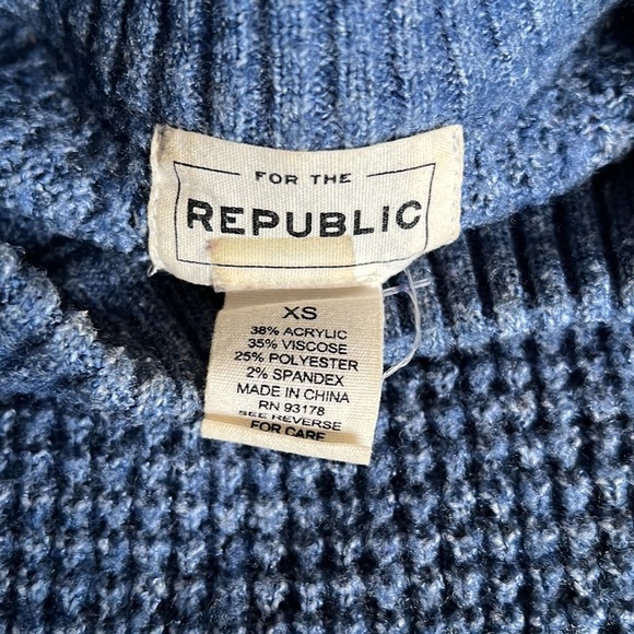 XS comfy basic blue knit sweater - Picture 2 of 2